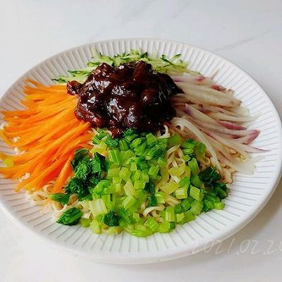 葱油肉丁炸酱面