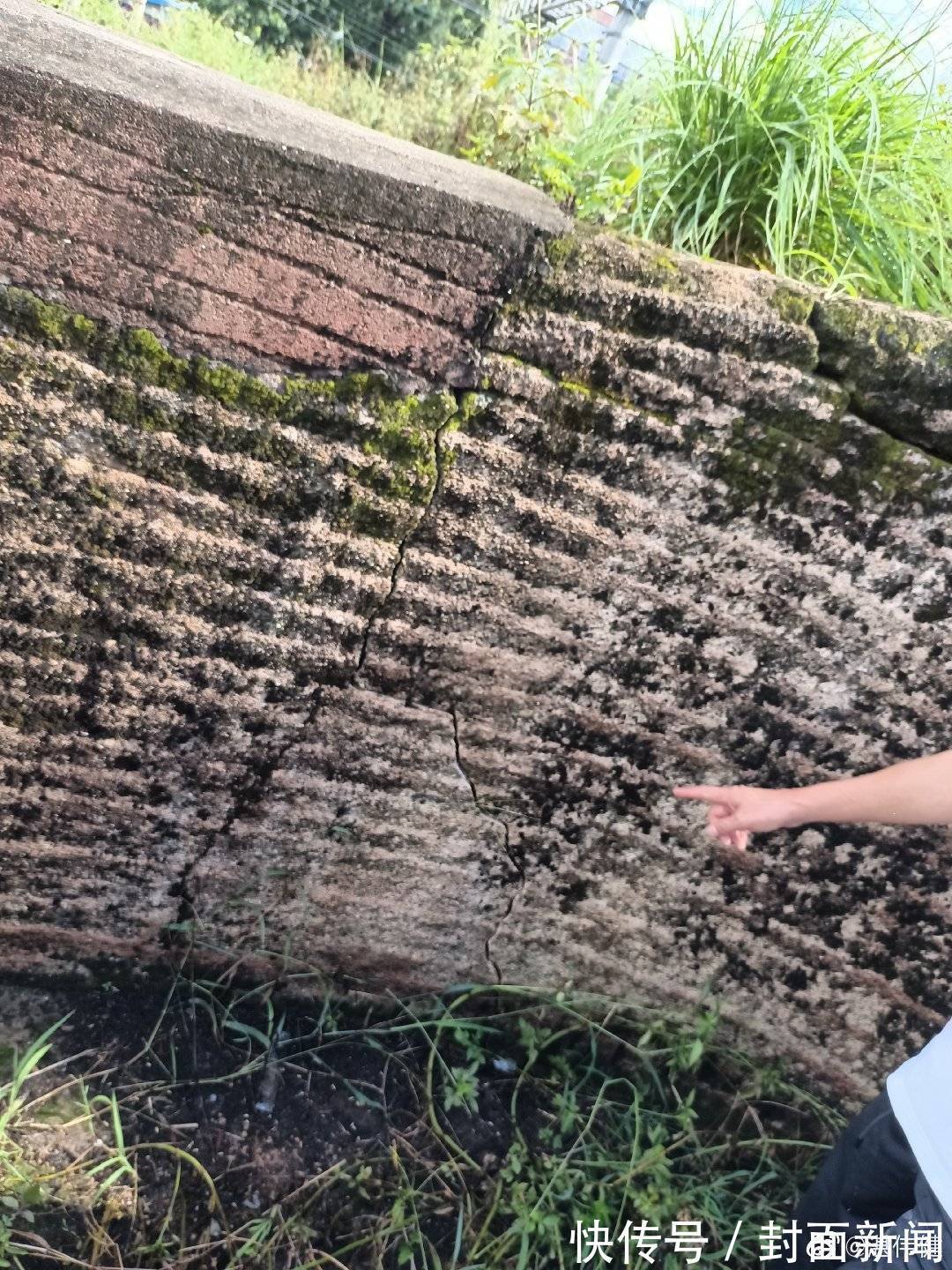 封面新闻$广州一明代古墓迁移中出现裂缝,当地文体局:在可控可修范围内