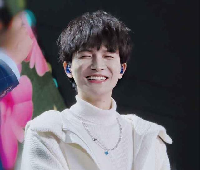 乌克兰 “小太阳”周深:从饱受欺凌到歌坛传奇,他的经历使人心疼