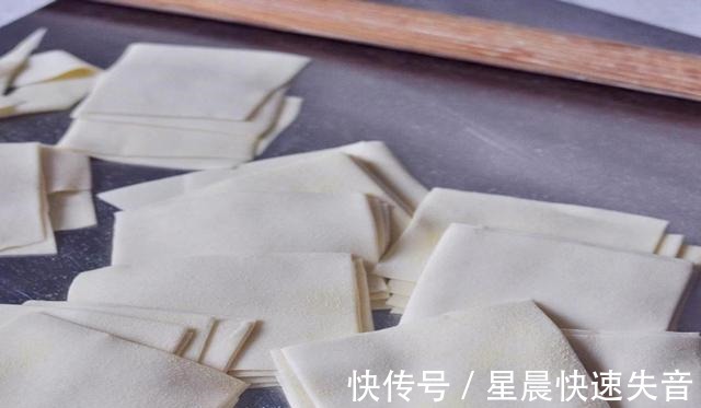 素馅大馄饨,馅大皮薄、营养丰富,满满一口极大地满足!