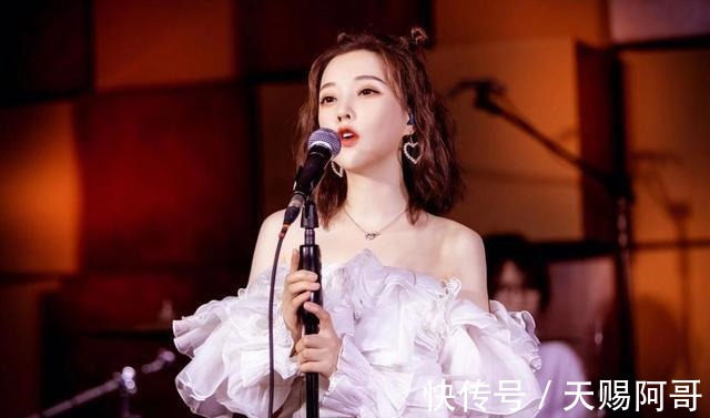 华语乐坛|希林娜依·高和冯提莫即将合作，华语乐坛引来二十岁创作人的天下