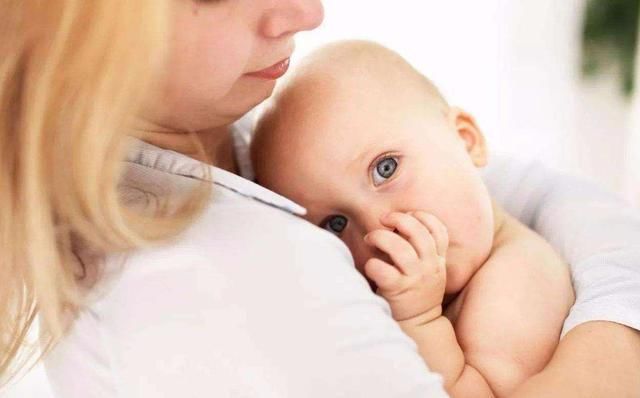 宝宝|宝宝没吃饱 会有这两个表现 第一个表现不易察觉！妈妈要注意