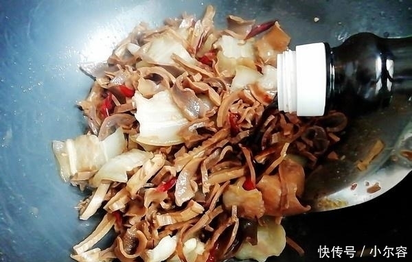 五花肉和“它”天生一对,鲜香不油腻,全家都着迷,上桌就光盘