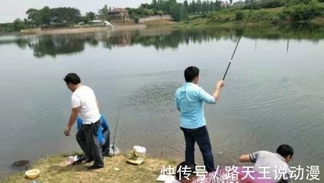 热天“对付”草鱼,还纠结钓浮还是钓底?老司机:知道的人不简单