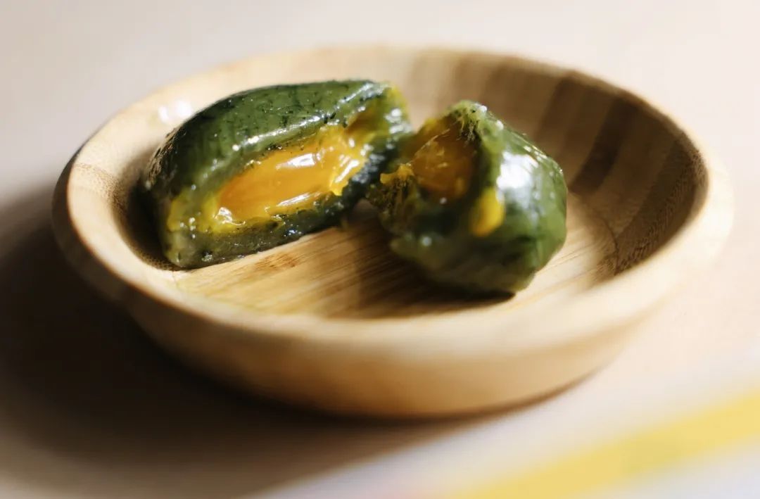 “什么东西坏掉了？”没想到吧，有商家把螺蛳粉包进了清明团子