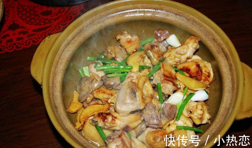 浓缩|浓缩的酱汁，合适的火候，成就了啫啫鸡煲的鲜美