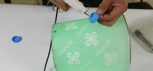 用了20年垃圾桶，才知道塑料瓶盖放垃圾桶上的好处，创意又实用