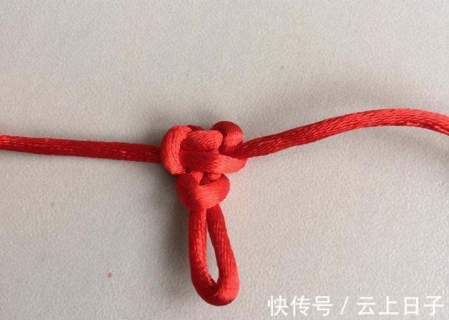 绕圈 心形结手链的编法教程,非常简单,只要2个结法就能编出!收藏了!