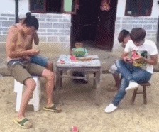 |搞笑GIF:发现武林高手了!这一脚让我从此踏上了不归路