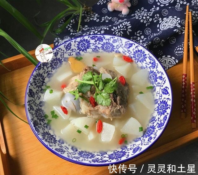 筒骨萝卜汤,软烂入味,汤香肉美!