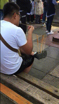 |搞笑GIF趣图:如果你的脸特别别大,那就尝试一下侧颜