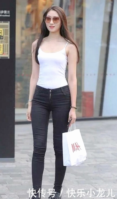 黑白配是经典搭配，清新可爱优雅大方，气质大增！