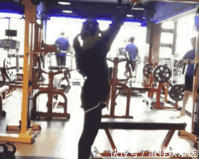 大腿|海外健身“女巨人”,大腿比头还大,直男看完热血沸腾