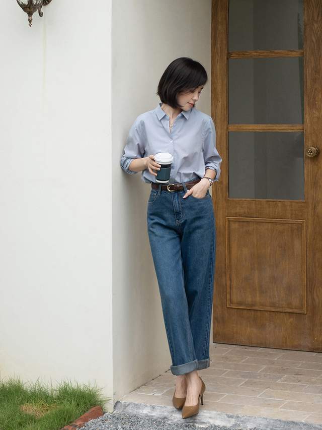 穿搭|40+女性怎么穿才干练洋气,蓝色衬衫搭配西装裤通勤洋气,超显白