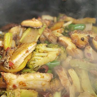 给年夜饭添道菜叭带鱼鸡翅干锅