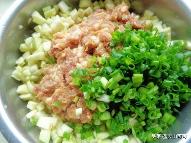 五香粉|用茄子做包子，汁多鲜美，好消化，一家老小都可以吃