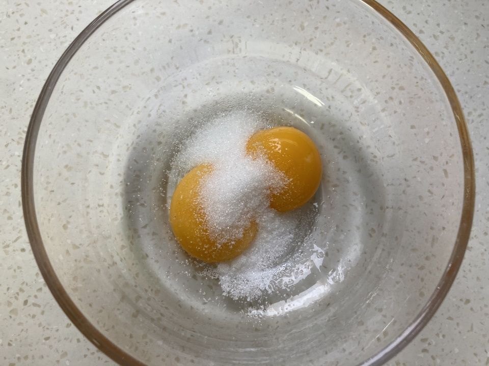 最近孩子迷上了这小饼,不加一滴水不加一滴油,酥脆可口,太香了