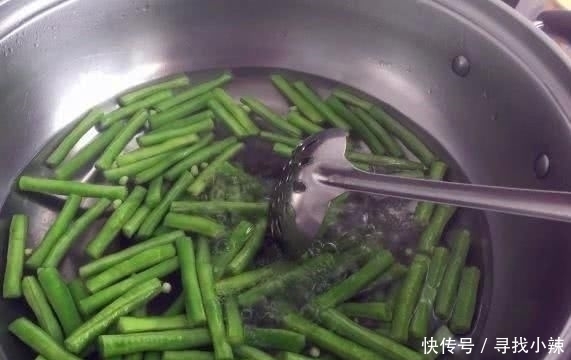 胃肠|不焯水不能吃的5种蔬菜,很多人都不知道,怪不得会胃肠不适