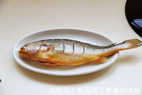 让鱼更“鲜”的做法，加块它一起炖，营养翻倍，一点都不腥