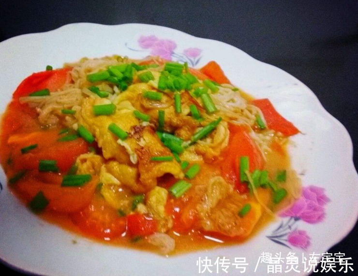 四位保姆来应聘，阿姨让用鸡蛋做一道菜，看到最后一位直接通过