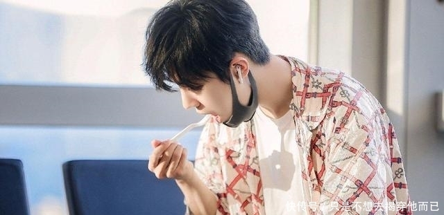 肖战与谁的爱恨情仇?撒娇的语气好可爱,网友:喜欢他柔软的一面