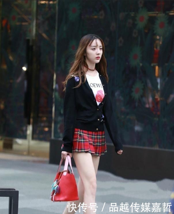 带感|街拍:好久没有遇见这么带感的美女小姐姐了