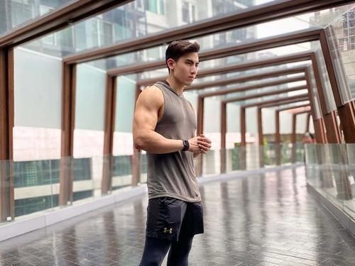 胸肌|俊俏型男有一身漂亮肌肉,胸肌、腹肌、臂肌紧实,人鱼线性感撩人