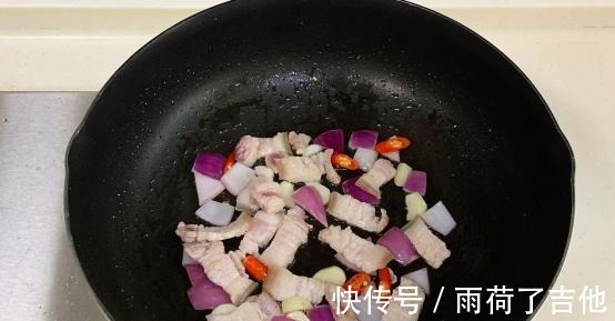 预防肿瘤|自己在家做麻辣鲜香的干锅土豆,土豆软糯,好吃又美味!