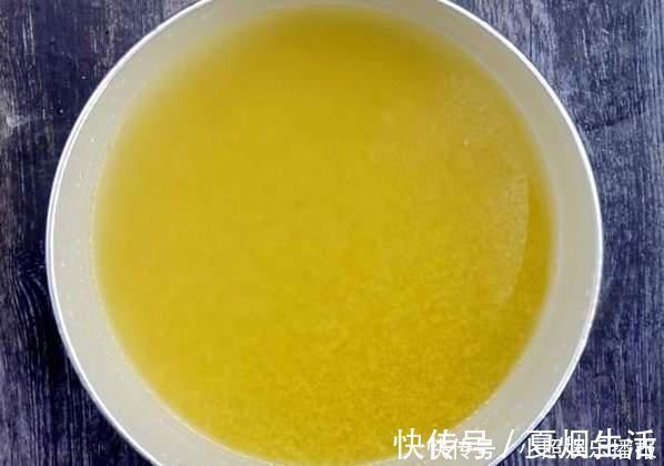 熬小米粥有窍门，不能直接加水煮，牢牢记住2点，米粥又香又浓稠