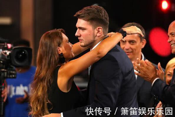 米尔亚姆|“最美辣妈”承诺儿子长留达拉斯，选秀夜她曾抢东契奇风头