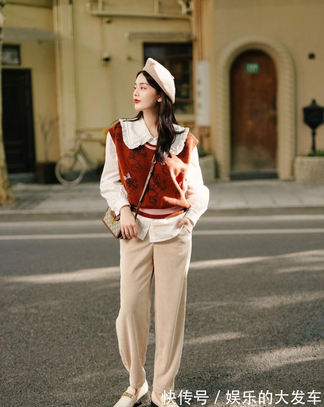 针织衫 真正洋气的女人，秋天都借鉴这几组穿搭公式，日常实用又百搭