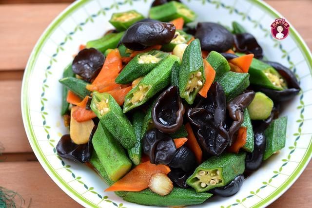 凉拌|秋葵别老凉拌了,和这2种菜同炒倍儿下饭,脆嫩鲜香有滋味