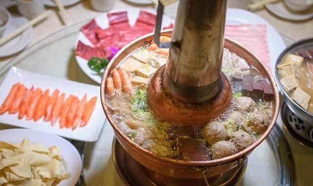 满人|吃火锅,最喜欢东北的这吃法,吃到老都没够,一锅下肚,又香又饱