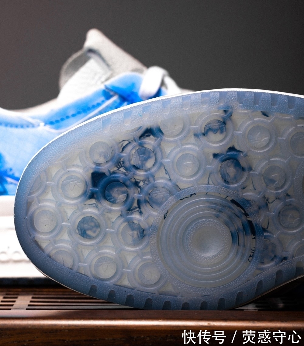 球鞋 17 万才能买的球鞋套装!「特殊版本」开箱上脚!