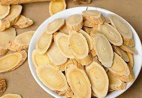 脾胃|黄芪泡水防病又保健，搭配“良配”一起喝更好