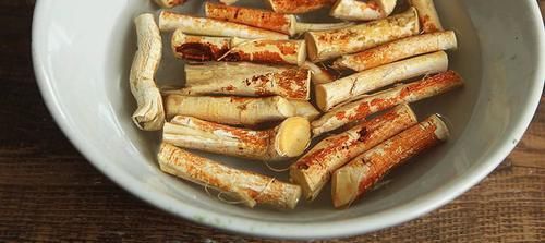 五指毛桃|天热雨水多,我家爱用这树根煲汤,健脾祛湿还解暑,不懂喝可惜了