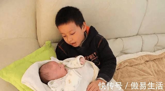 爸爸妈妈|'我是姐姐不是妈',女儿拒绝抚养亲弟弟,遭父母告上法庭