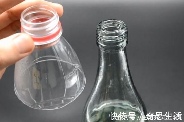 酱油瓶|把塑料瓶粘在玻璃瓶上，解决了困扰大家的一个大难题，实用又省钱