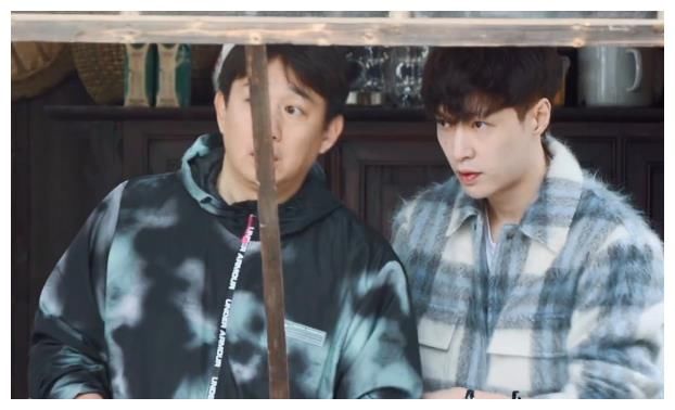 《向往5》迎来最辛劳嘉宾，给凉棚建屋顶，连补3次都漏水