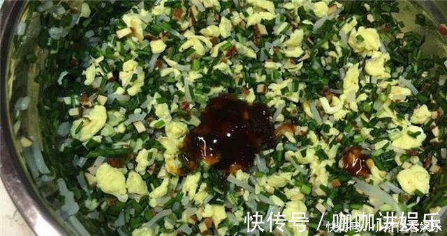 面团|想吃韭菜盒子不用买，学会这个做法，个个皮薄馅大不出汤，真香