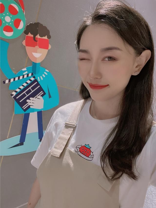 白t|说孙一文是击剑＂女神＂真不为过，不仅颜值高，日常穿搭也让人心动