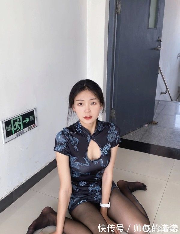 旗袍 丝袜穿搭 篇三:入秋了,传统旗袍和改良旗袍你更喜欢哪一种呢