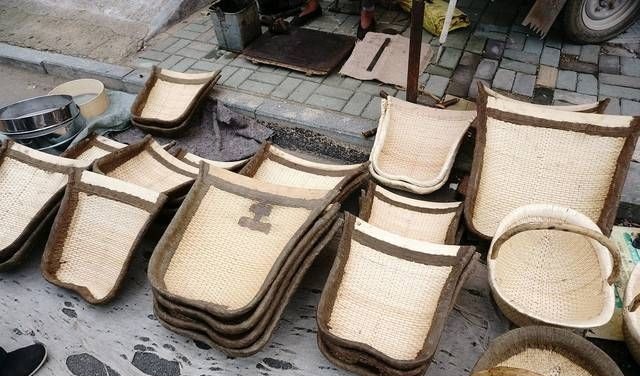 大集上老人卖多年不见的稀罕物，以前你家也有，75元一个值吗？