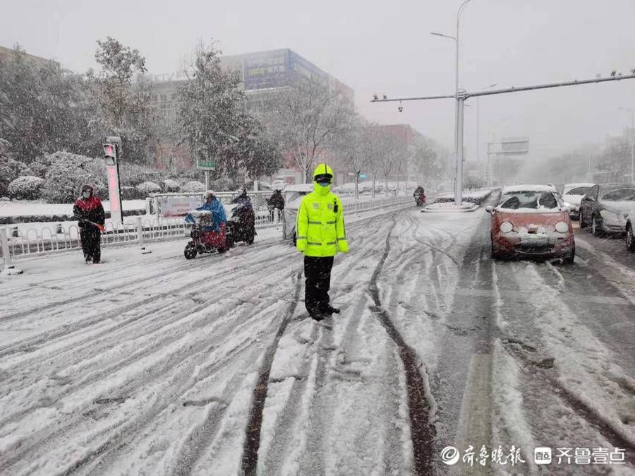 聊城|直击！风雪中聊城街头的逆行者！他们全力守护在路面一线