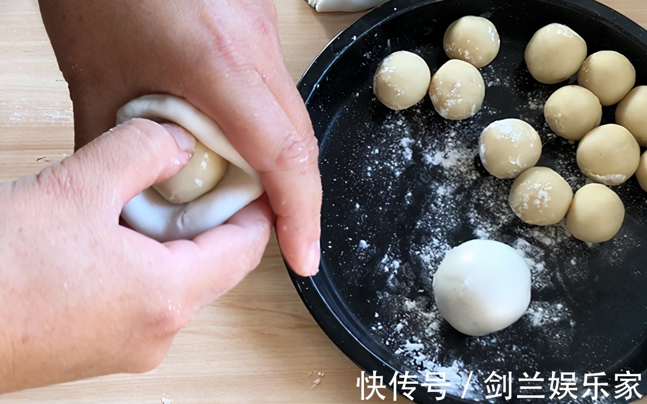 空心|手把手教你做麻团，金黄圆润，不开裂不回缩，个个空心，放凉不硬