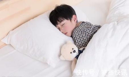 逆天改命|爸爸一米六五,妈妈一米五,儿子猛蹿一米八只因睡前做对这件事