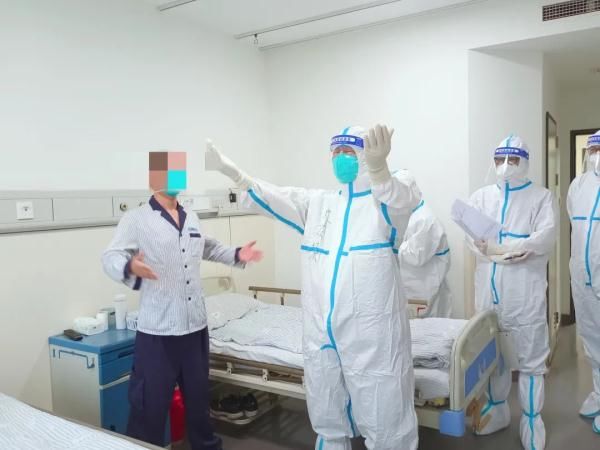 疫情|中国医师节：他们用忙碌的坚守 绘就抗疫最美群像