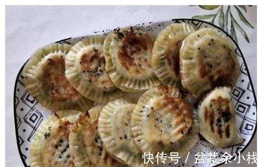 想吃韭菜盒子不用买,教你在家懒人做法,8分钟做好,比买的好吃