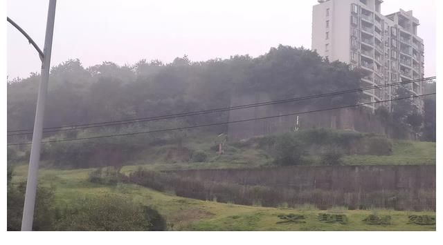 土地使用权|重庆两家老房企资金断裂，两块主城核心土地打7折，8折抛售