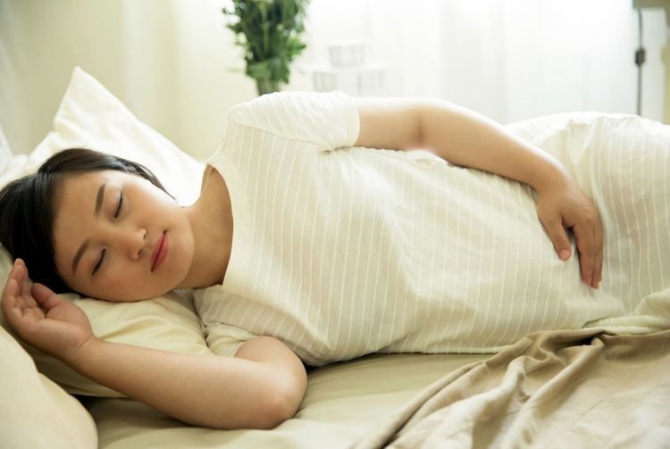 睡觉姿势|孕妇的这两种睡姿，一种坑娃，一种坑自己，到底怎么睡才有保障？